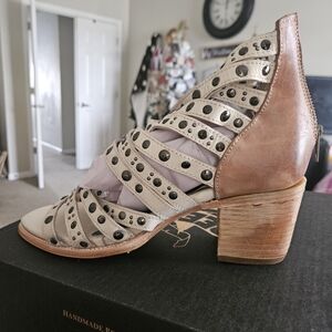 Freebird Ankle Boots Tan and Cream with Chunky Heel